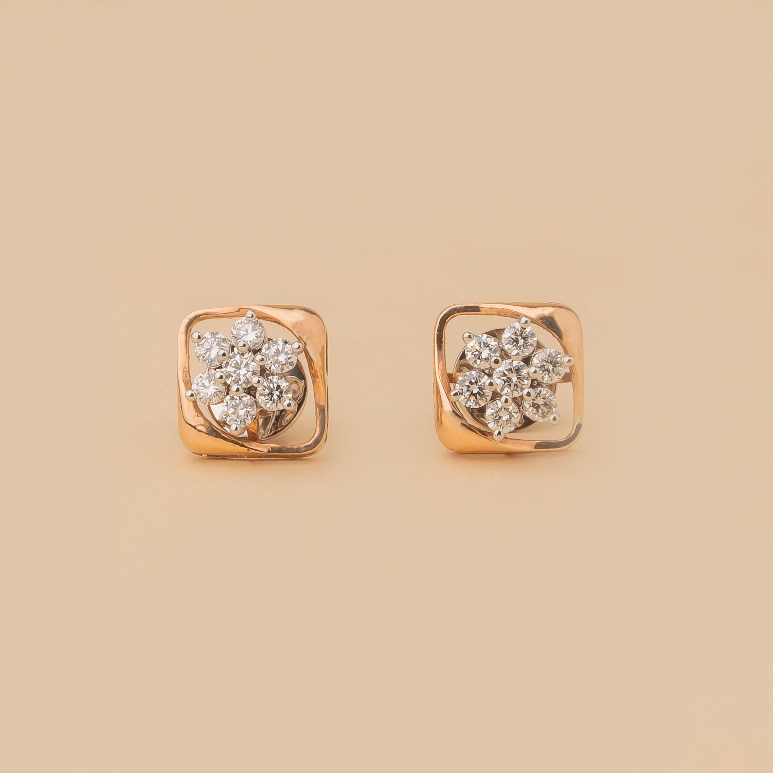DAILYWEAR LAB DIAMOND STUDS