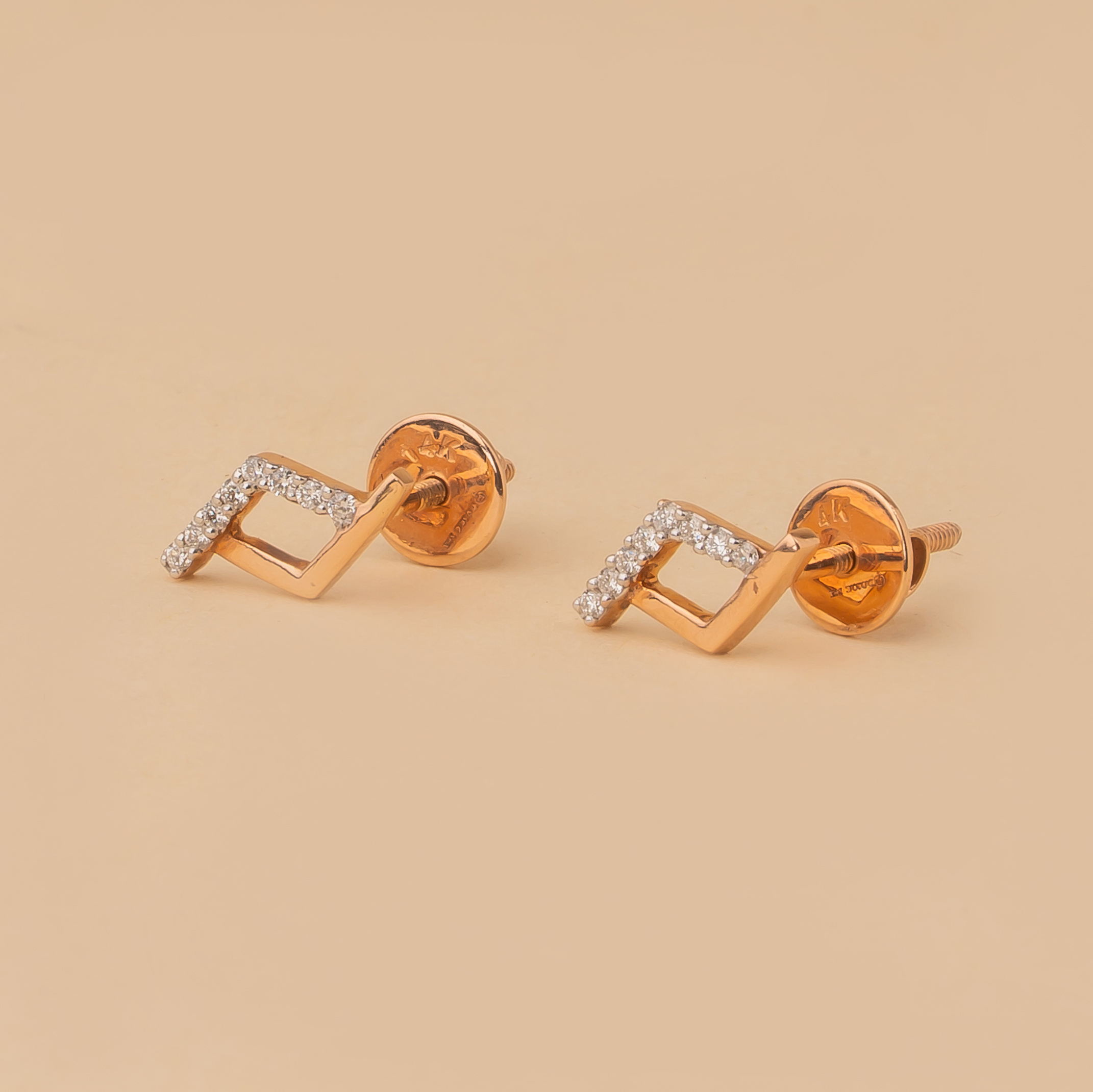 DAILYWEAR LIGHTWEIGHT DIAMOND STUDS GIRLISH