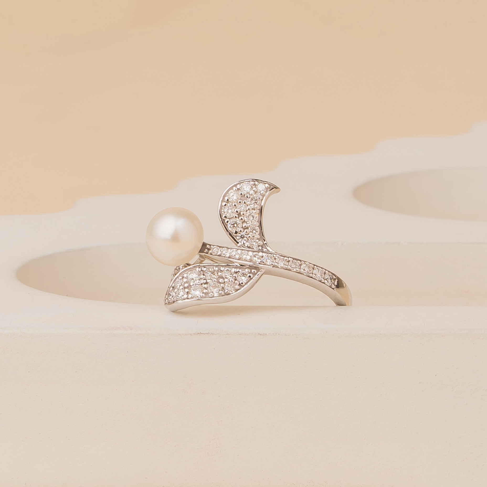 DIAMOMD WITH MOTI FANCY RING