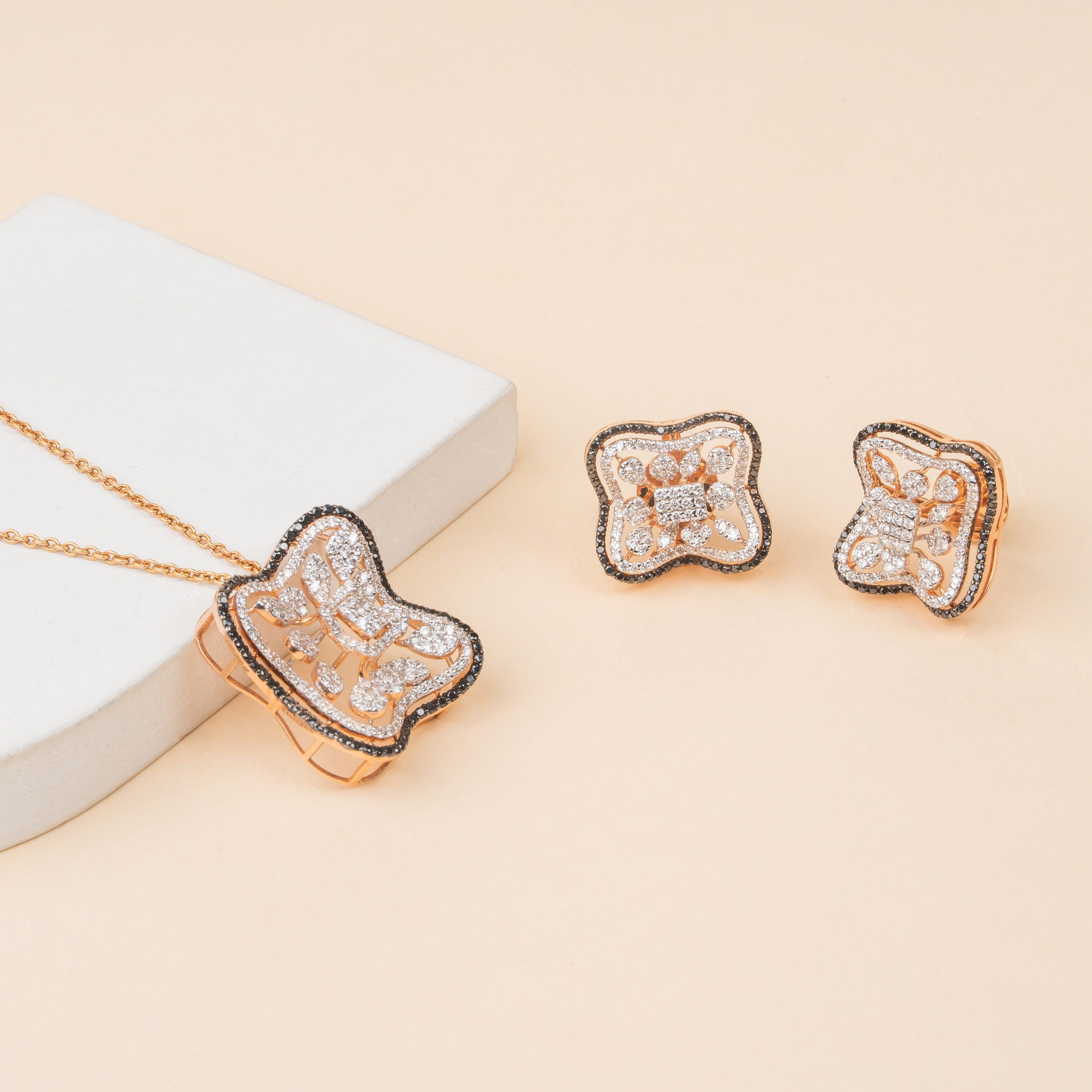 FANCY DIAMOND CHAIN PENDANT GIRLISH