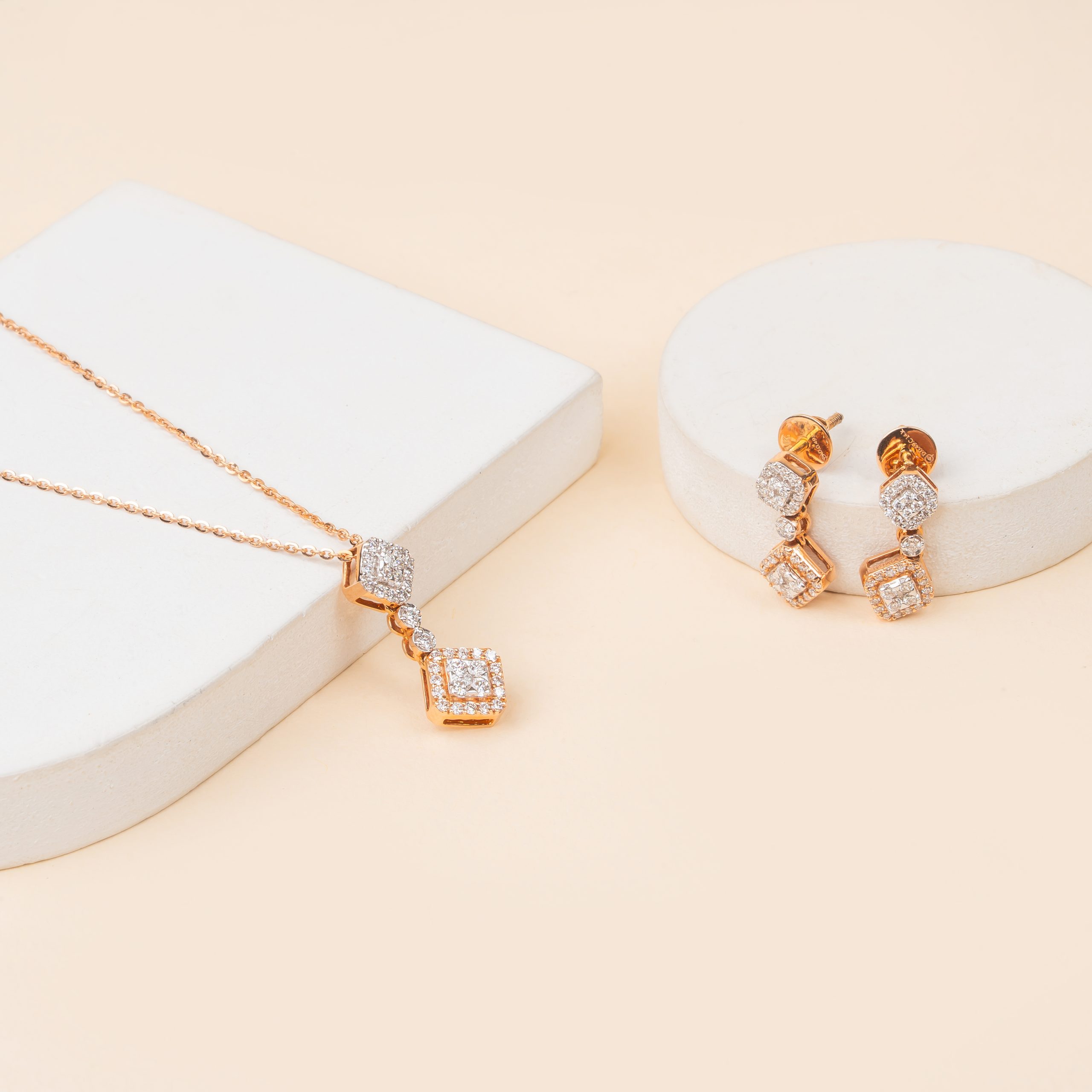 FANCY DIAMOND CHAIN PENDANT